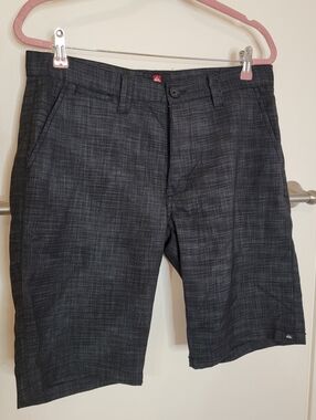 Quiksilver Men’s Charcoal Textured Flat-Front Shorts - Size 32